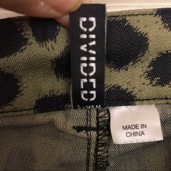 H & M Divided Green/Black Animal Print Jeggings - Picture 6 of 6